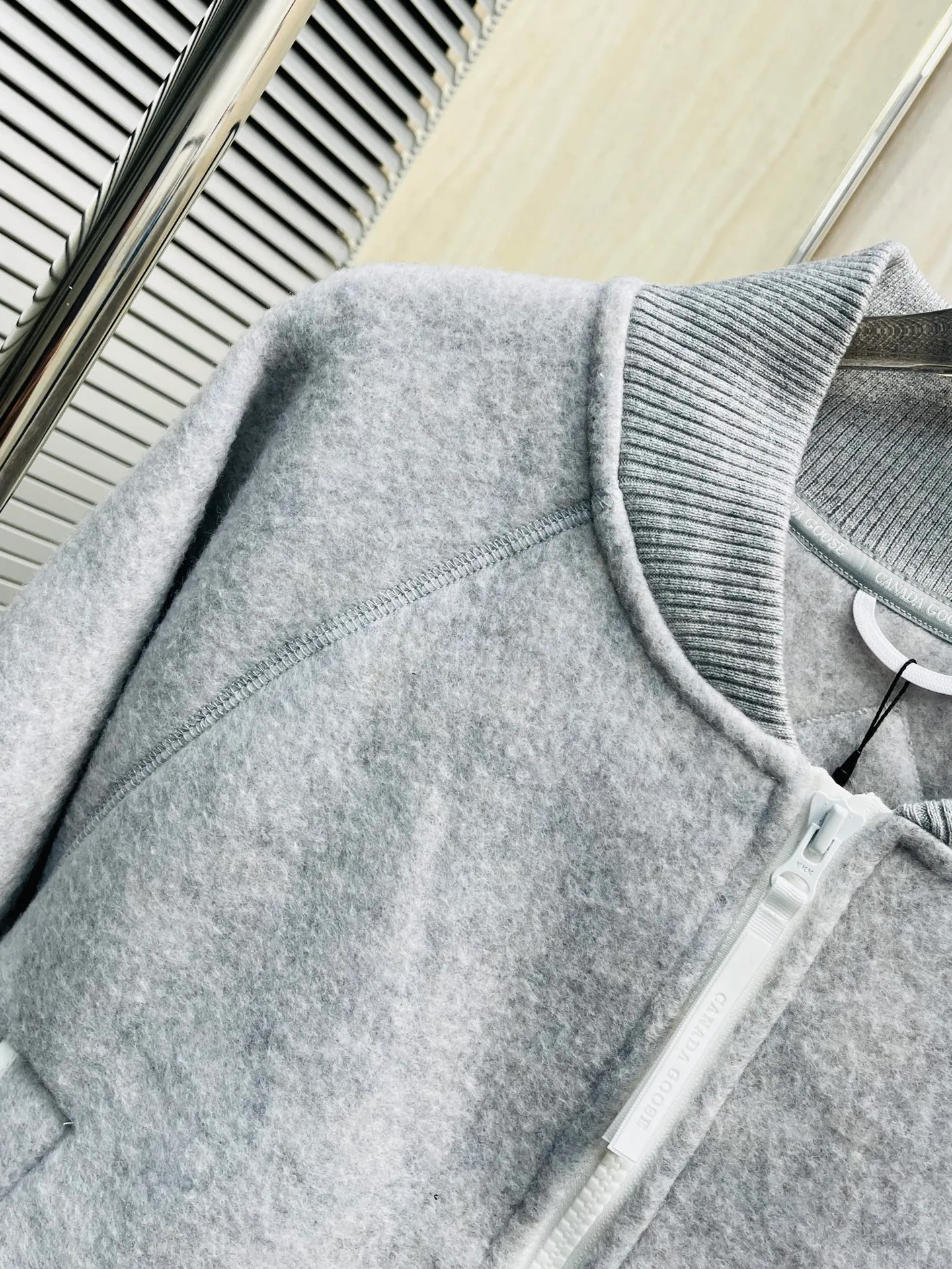 Gray detail P590
